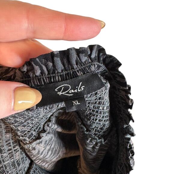 Rails Addison Smocked Waist Tiered Mini Skirt Charcoal Abstract Animal Gray XL - Picture 6 of 9